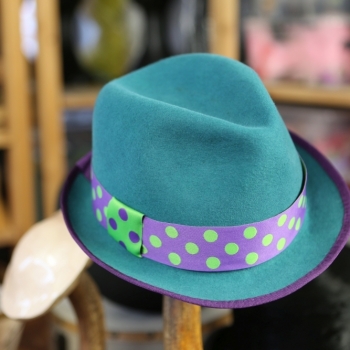 Chapeau Fedora Feutre Poil de Lapin Vert ruban pois violet