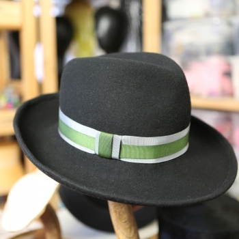 Chapeau Fedora Feutre Mérinos Noir  Ruban gris et vert