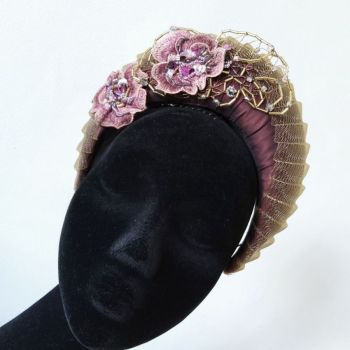 Chapeaux Cocktail couleur Aubergine et dorée Broderie et perles