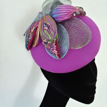 Chapeaux Cocktail Feutre Rose feuilles en Shibori Soie Perles Swarovsky Rose Bleu