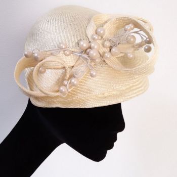 Chapeau style vintage Parasisal Ivoire perles Sylvia Martinez Couture Hats
