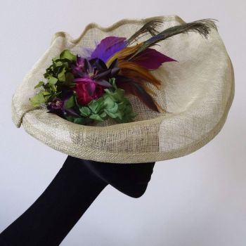 Chapeau cocktail sisal vert clair Plumes Violette et Ortensia preservé vertes Sylvia Martinez Couture Hats