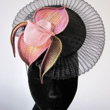 Coiffe cocktail paille ancienne noir, crin noir, orchidée parasisal et sisal rose peint main pierre JADE,Sylvia Martinez Couture Hats